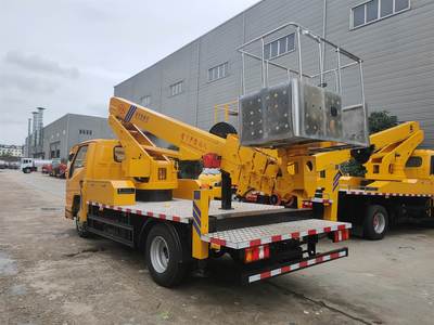 登高車、25慶鈴高空作業(yè)車、國六直臂高空作業(yè)車與清洗吸污車 現(xiàn)代城市作業(yè)的多功能利器